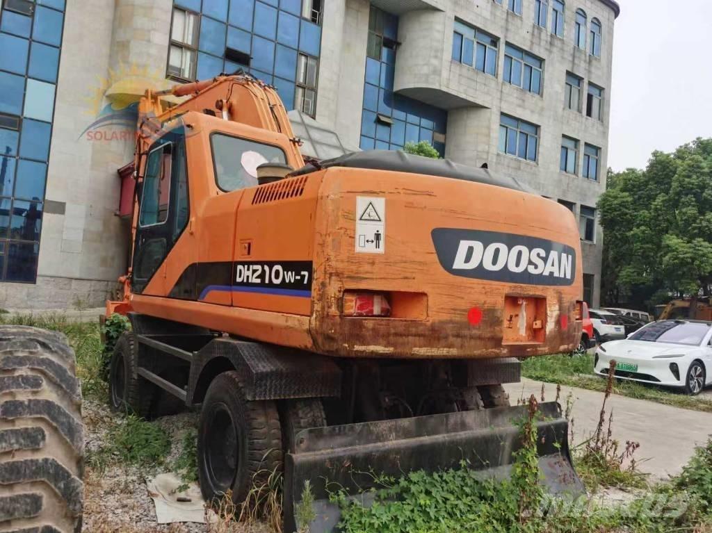 Doosan DH 210 W-7 轮式挖掘机