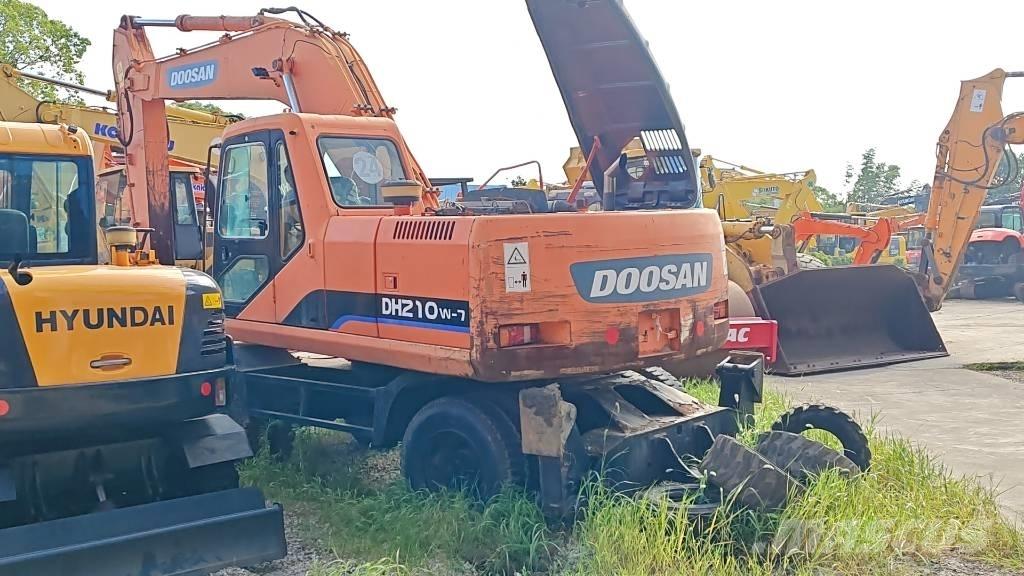 Doosan DH 210 W-7 轮式挖掘机