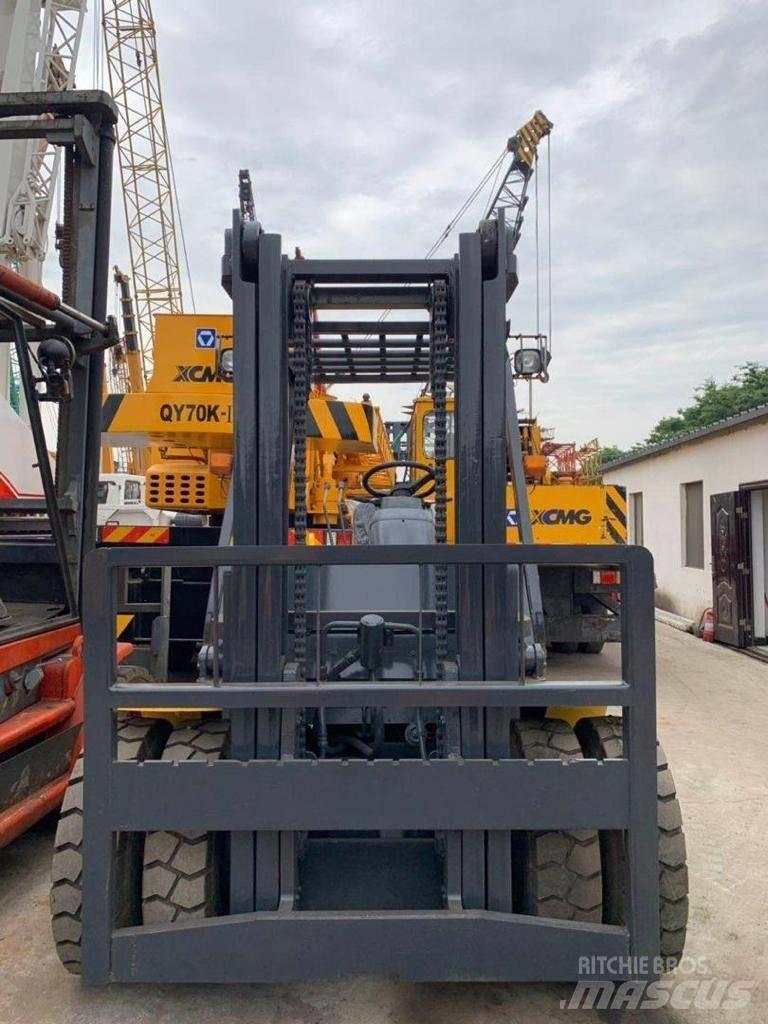 Komatsu 8 Ton 柴油叉车