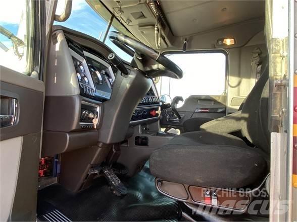Kenworth T800 牵引车