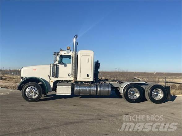 Peterbilt 367 牵引车