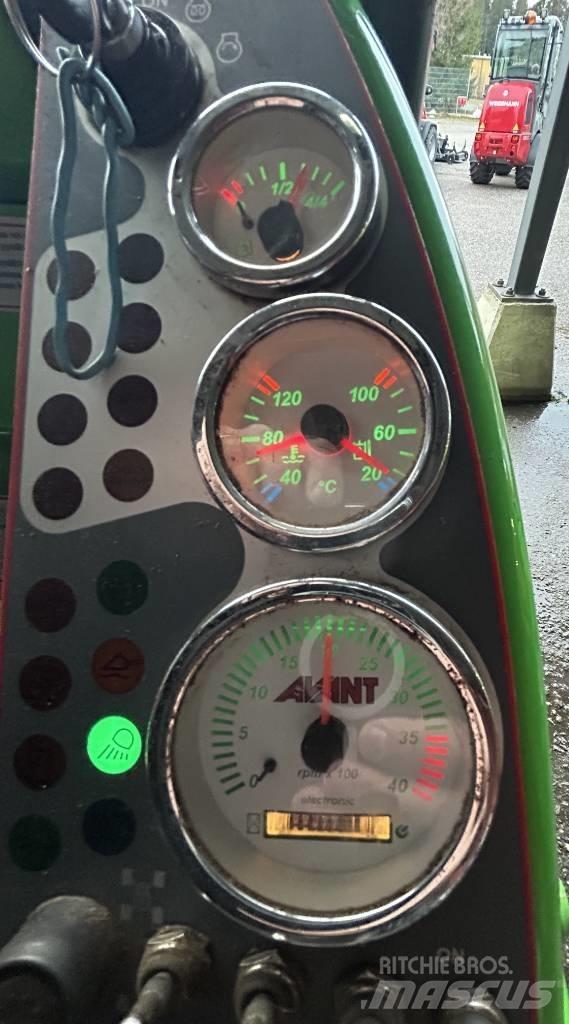 Avant 528 多功能装载机
