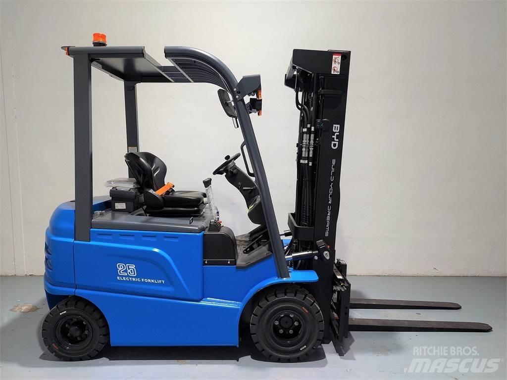  SEF25B 电动叉车