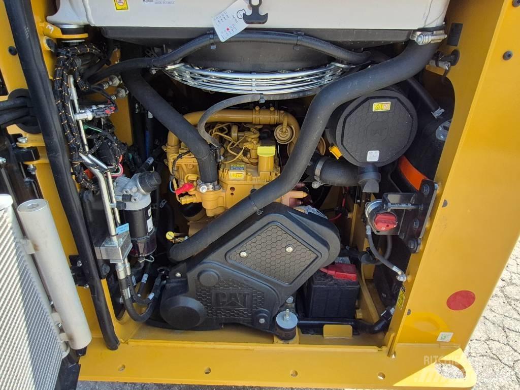 CAT 255 滑移装载机