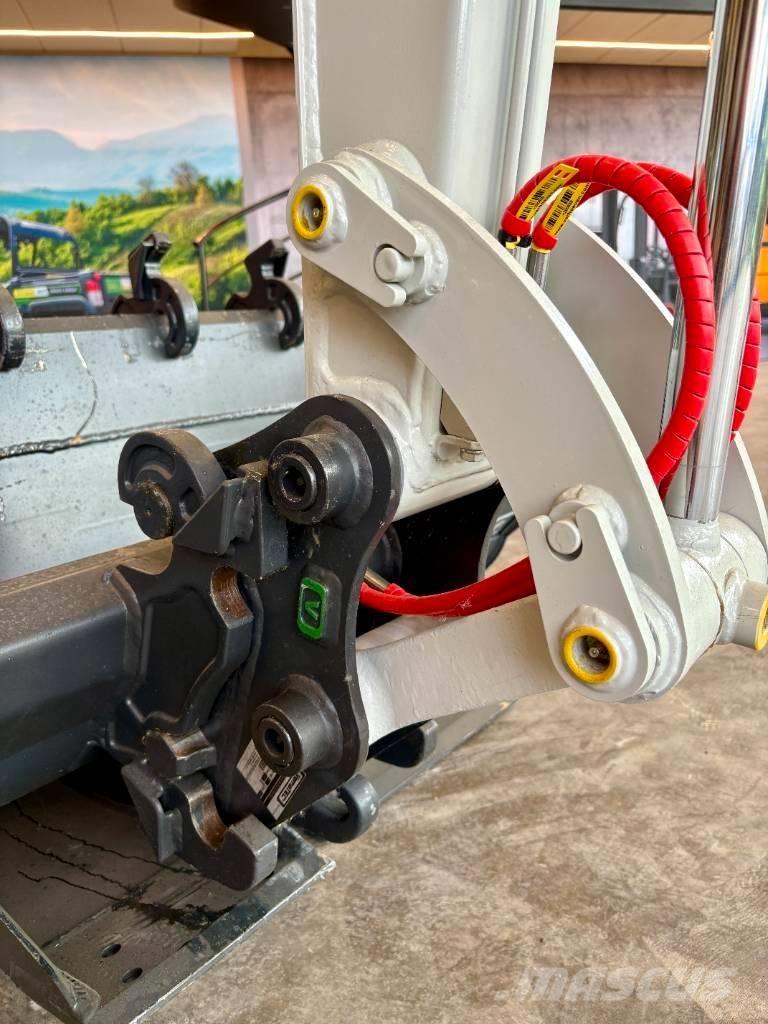 Takeuchi TB 225 小型挖掘机