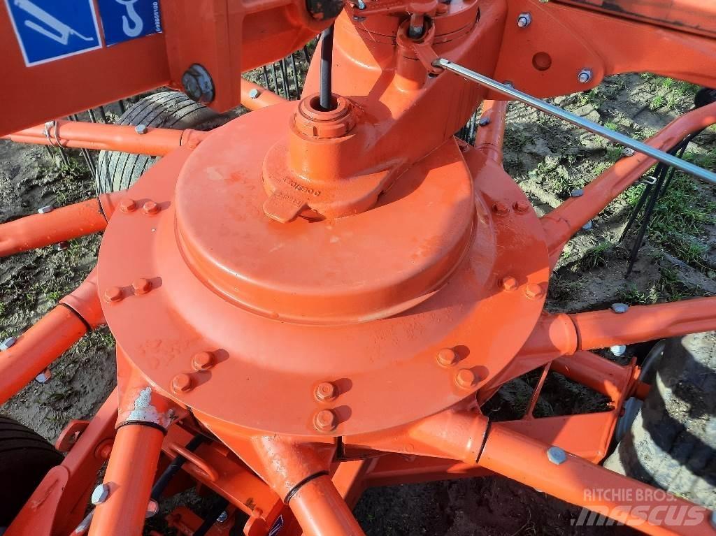 Kuhn GA6632 料堆整形机