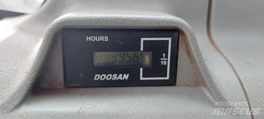 Doosan DX225LC-5 履带挖掘机