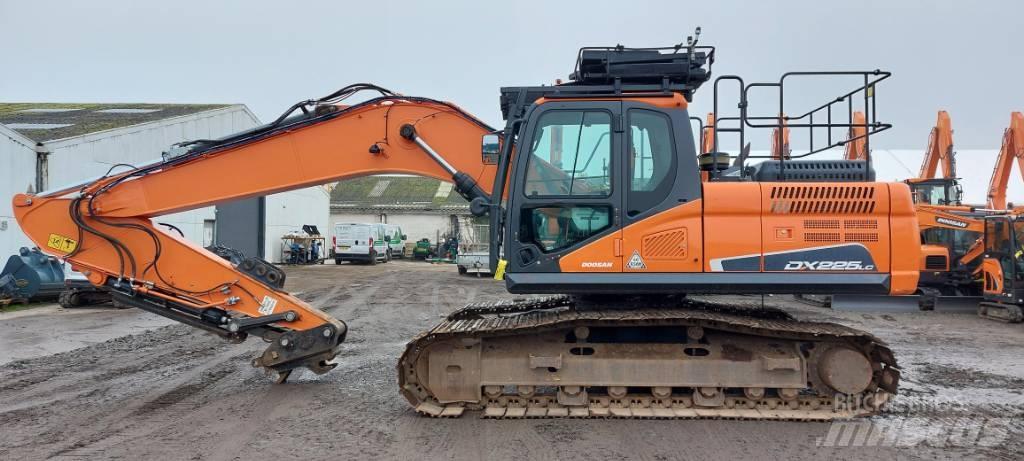 Doosan DX225LC-5 履带挖掘机