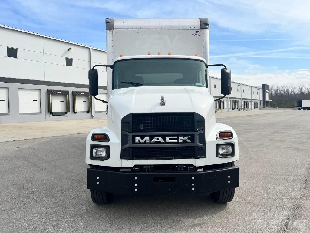 Mack MD 6 厢式货车