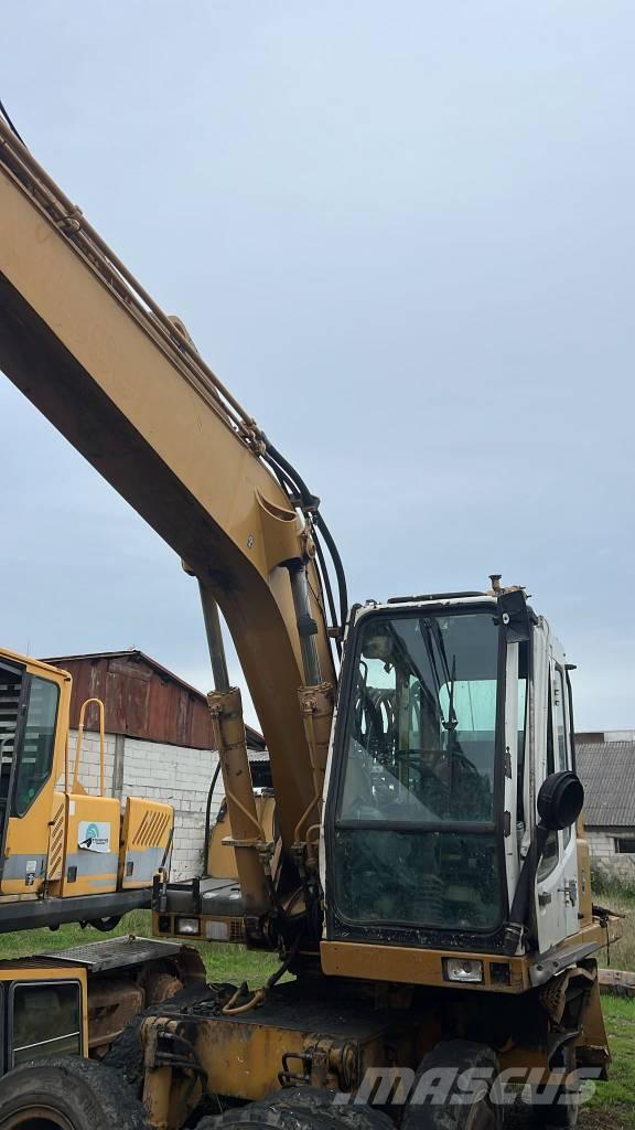 Liebherr A 904 驾驶室与内部