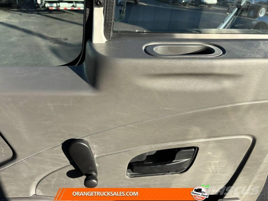 International 4300 厢式货车