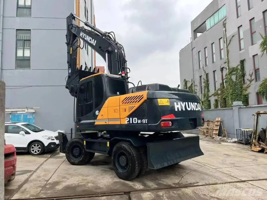 Hyundai R210W-9 轮式挖掘机
