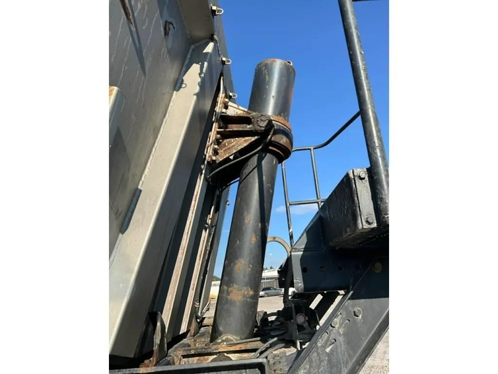 Schwarzmüller HKS 2 自卸拖车