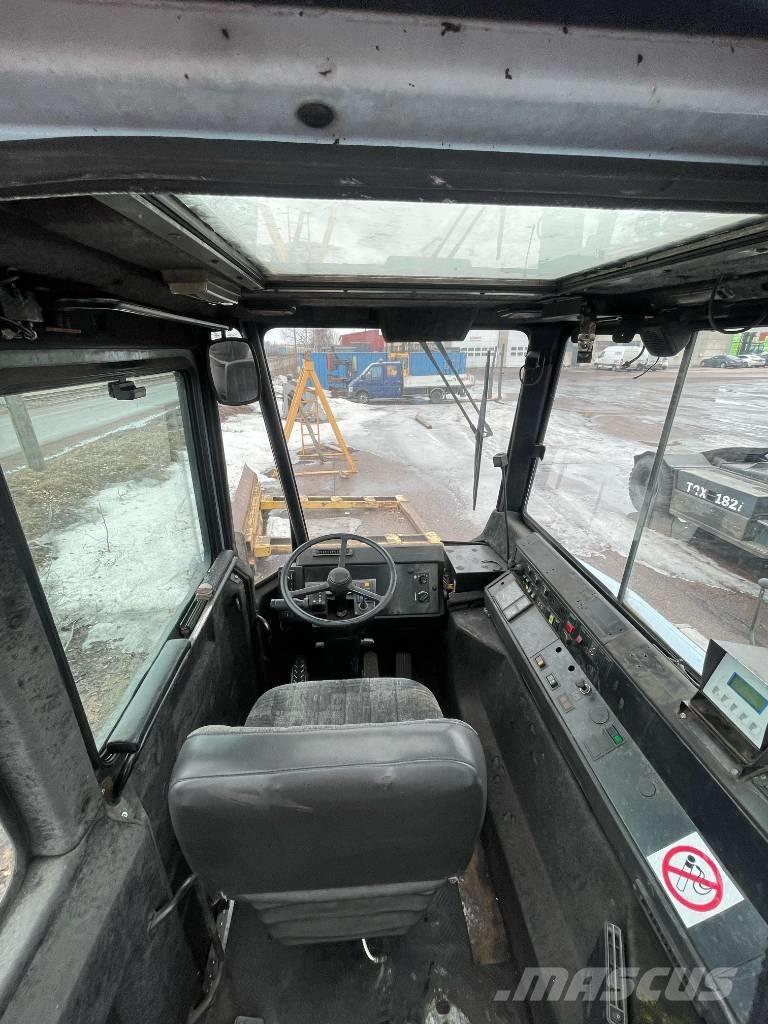 Sisu TRX181 码头牵引车