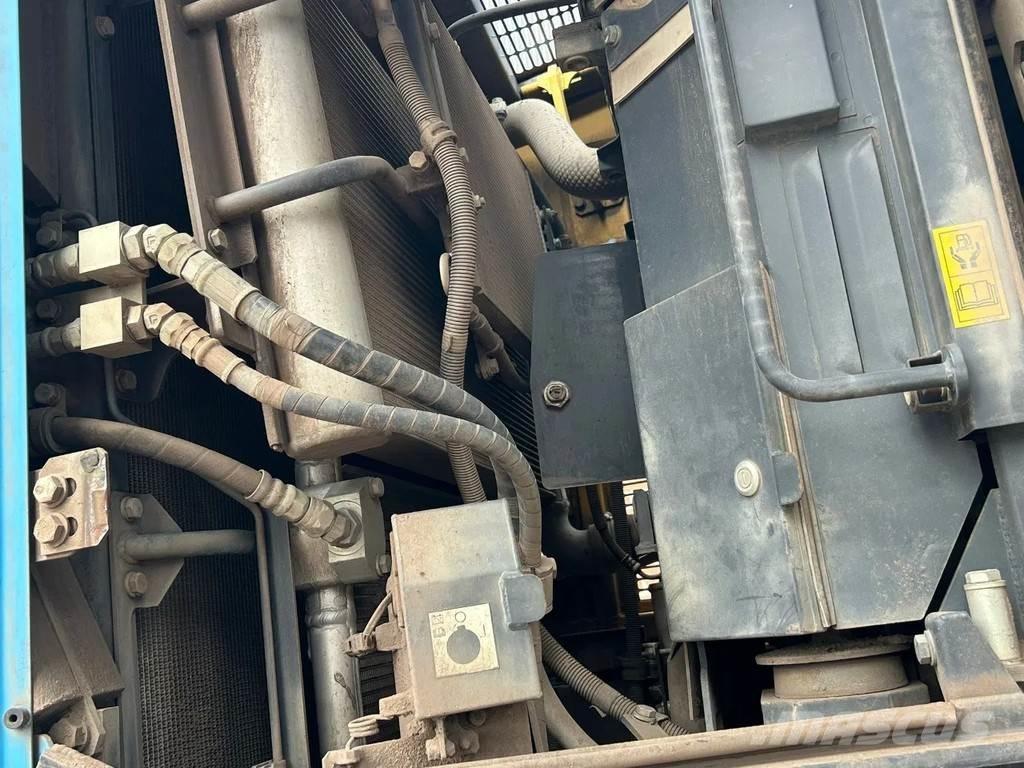 Komatsu WA470-7 轮式装载机