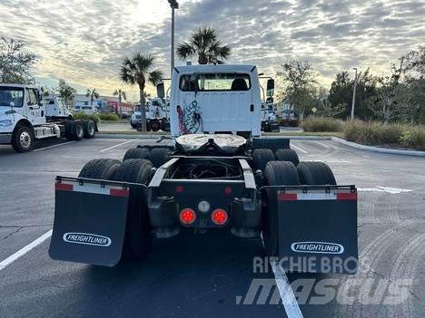 Freightliner M2 牵引车