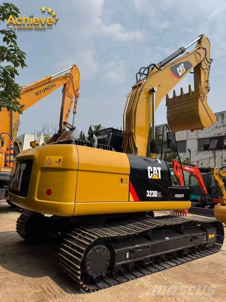 CAT 323D2L 履带挖掘机