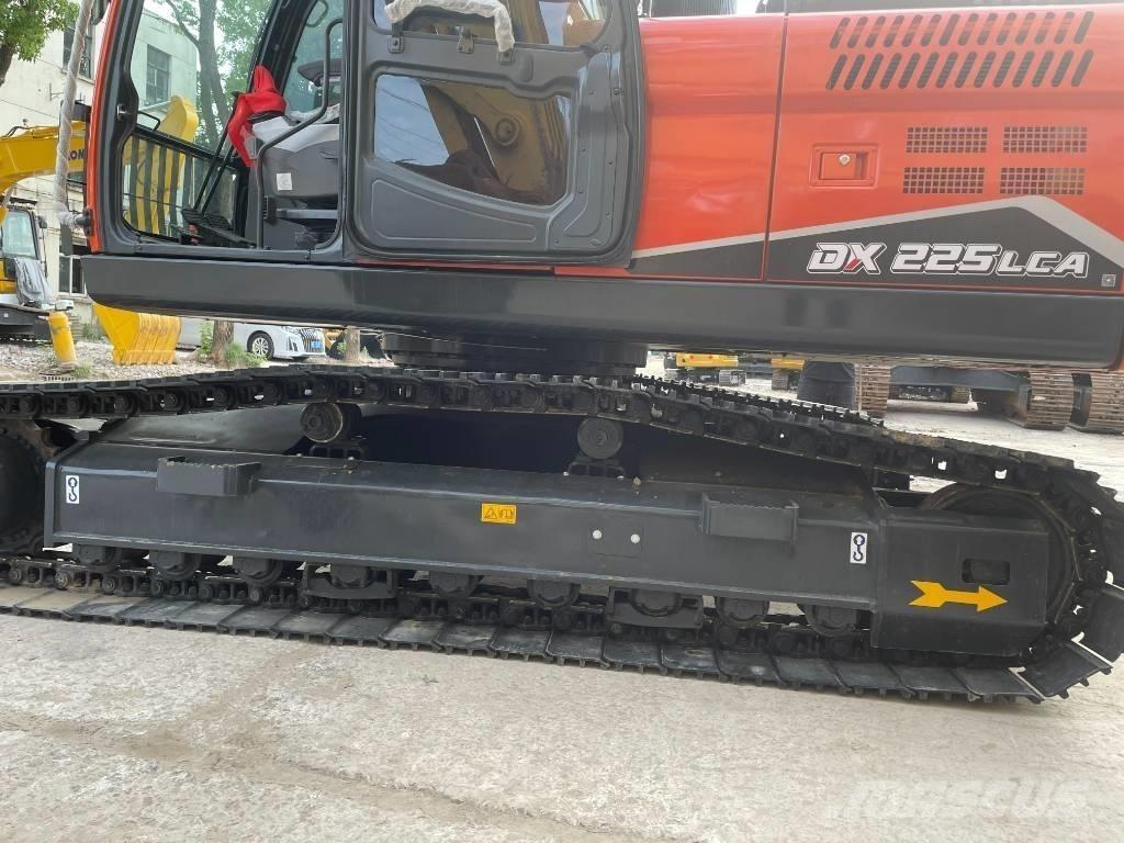 Doosan DX 225 中型挖掘机