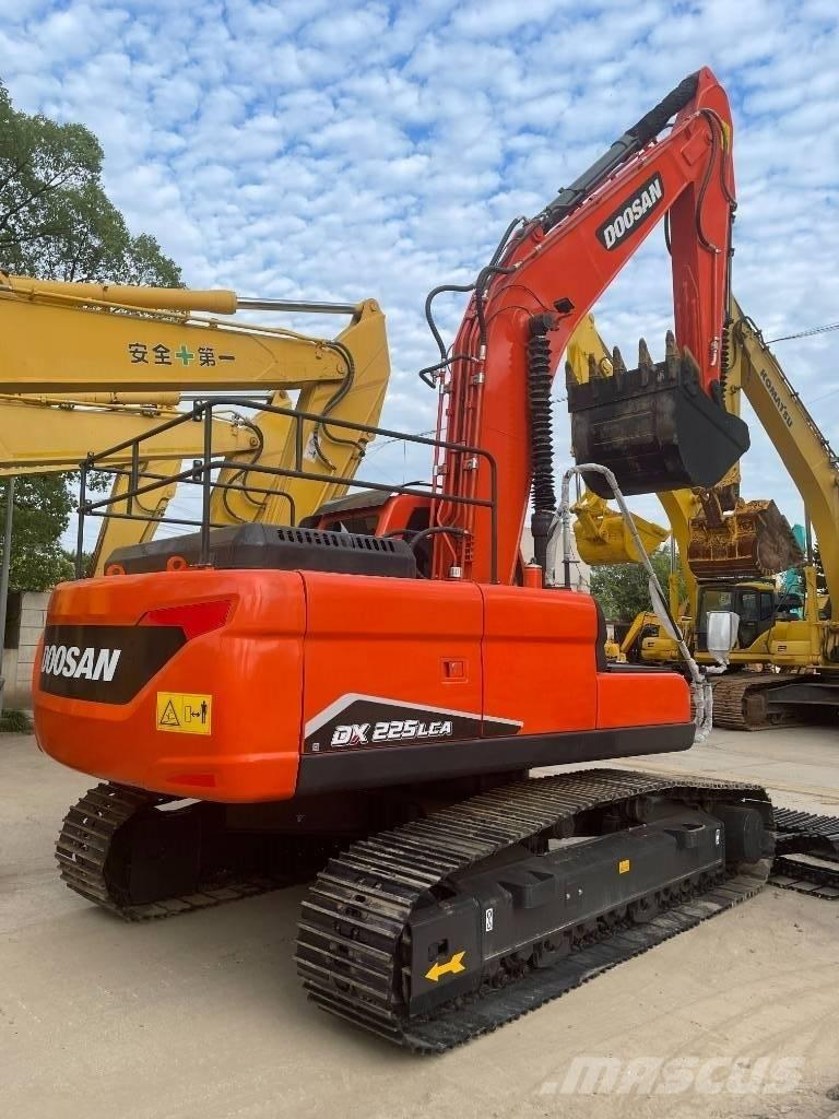 Doosan DX 225 中型挖掘机