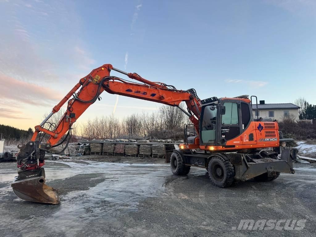 Doosan DX 140 W 轮式挖掘机