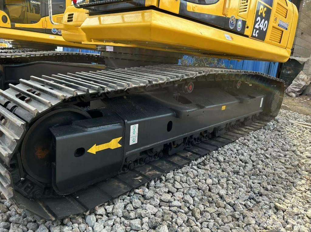 Komatsu 240-8 履带挖掘机