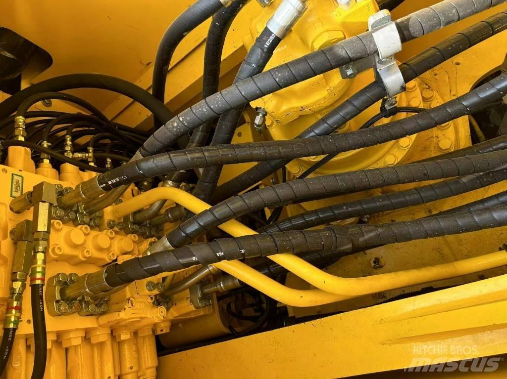 Komatsu 240-8 履带挖掘机