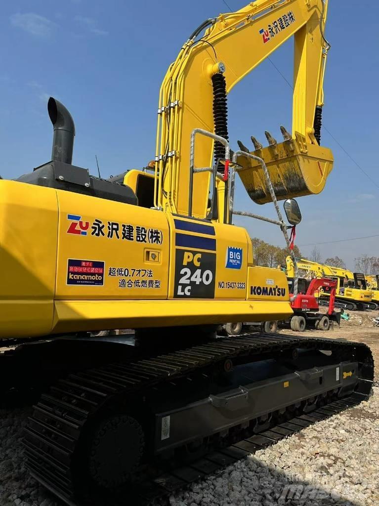 Komatsu 240-8 履带挖掘机