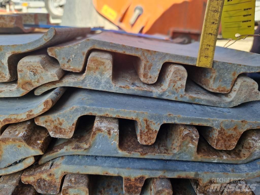 Volvo EC 200 履带、链条和底盘