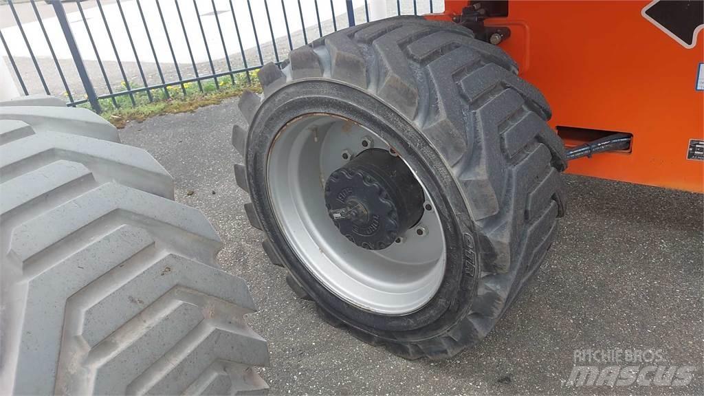 JLG 680SGW+ 直臂高空工作平台
