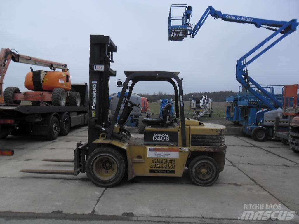 Daewoo Doosan D 40S 柴油叉车