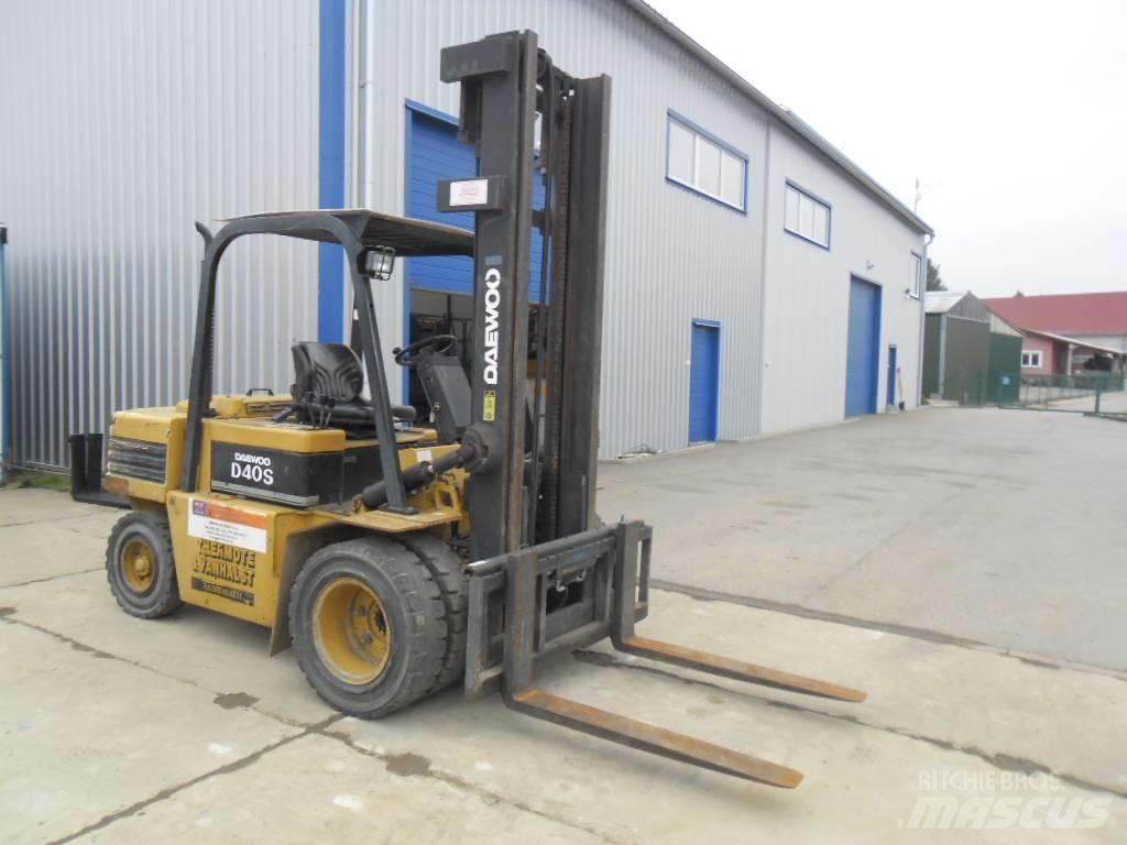 Daewoo Doosan D 40S 柴油叉车