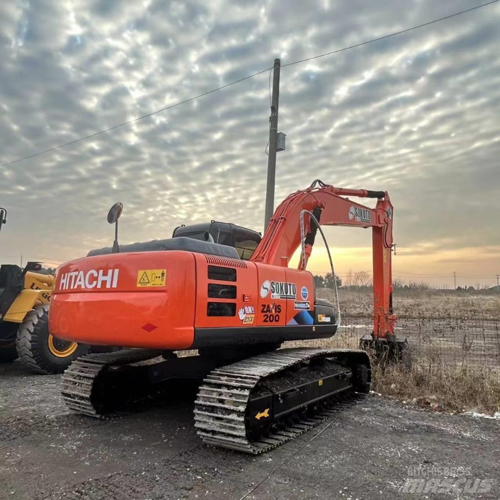 Hitachi ZX 200 履带挖掘机