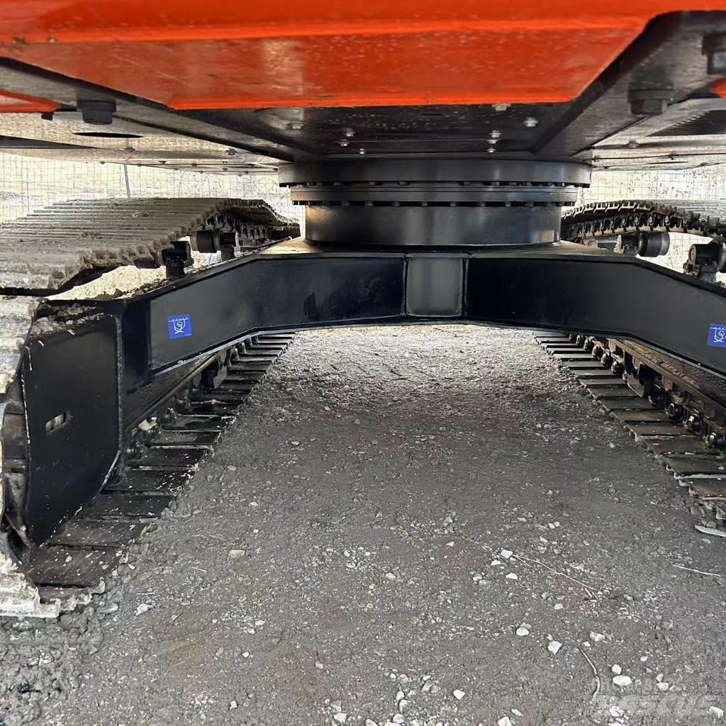 Hitachi ZX 200 履带挖掘机