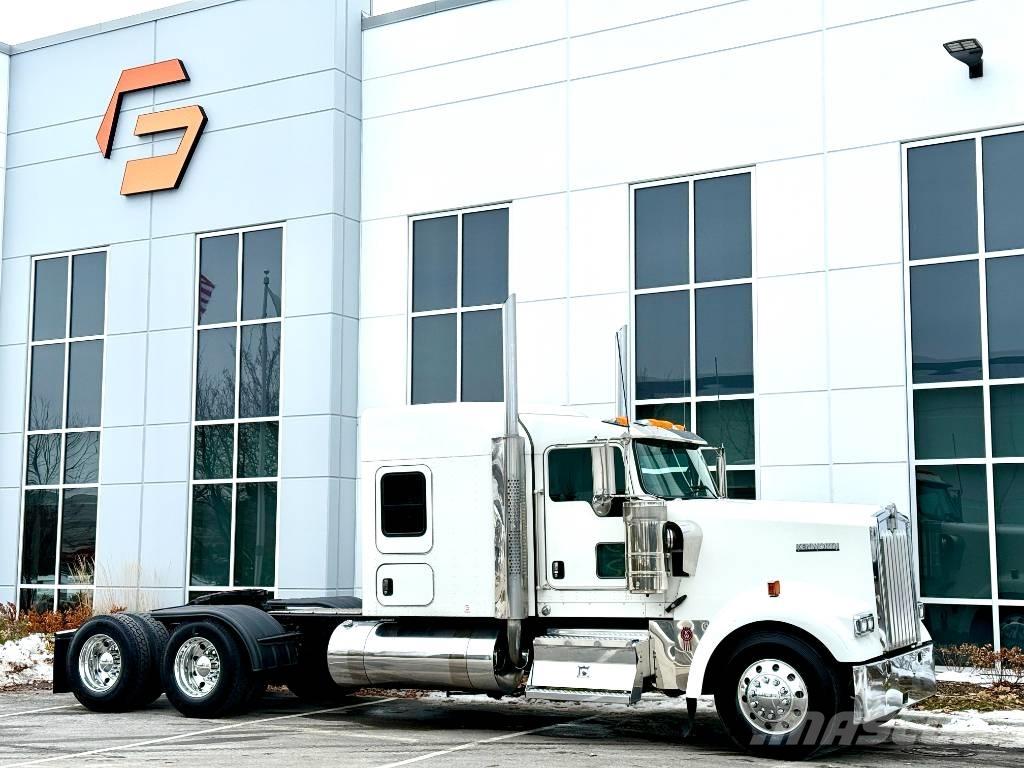 Kenworth W900 牵引车