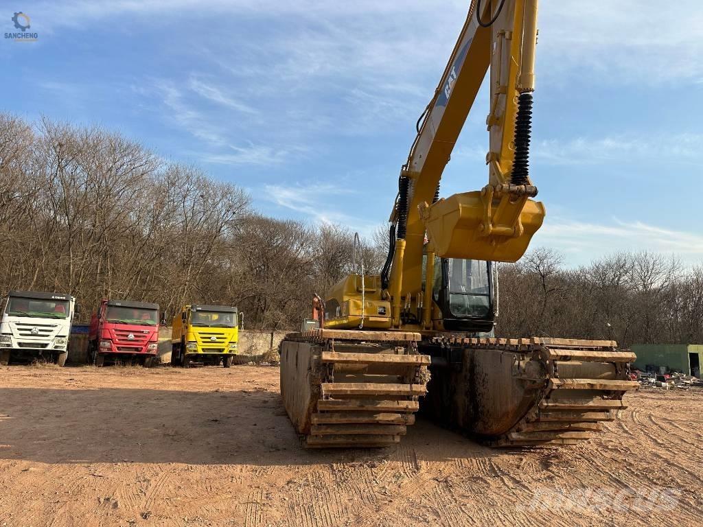 CAT 320 C L 水陆两栖挖掘机