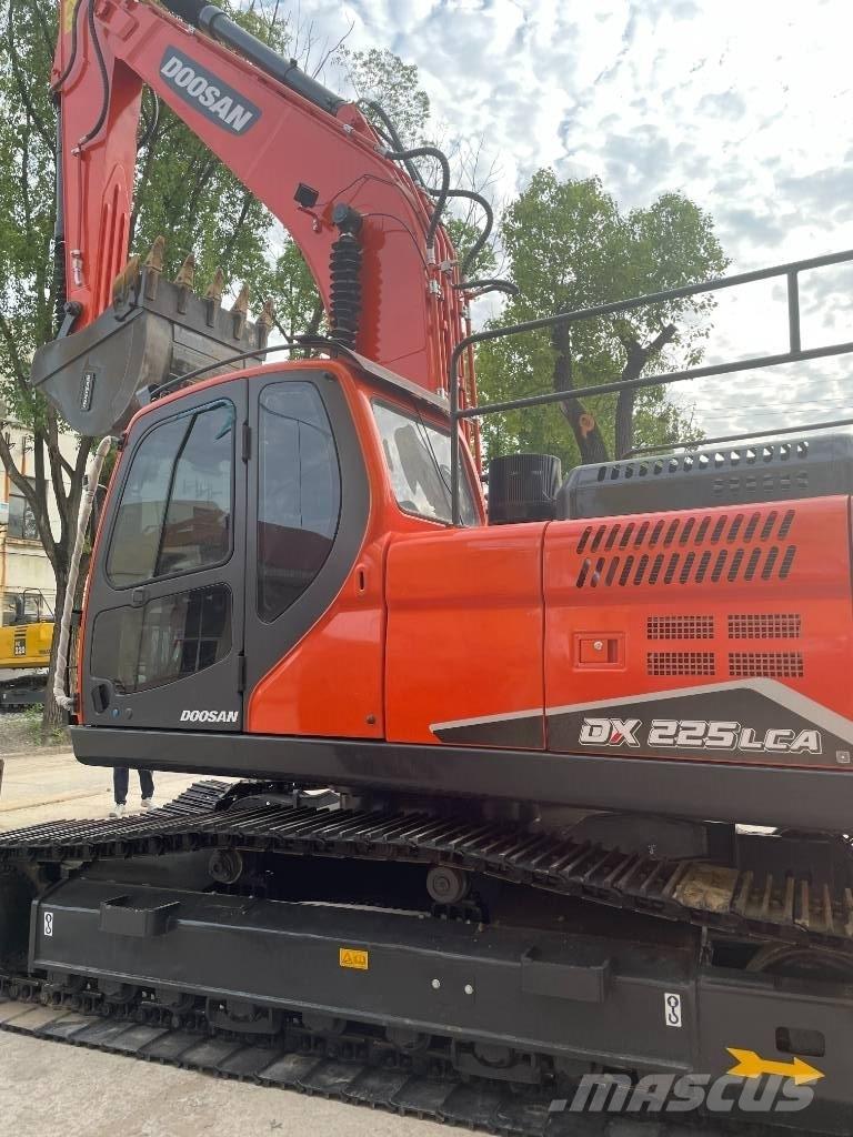 Doosan DX 225 中型挖掘机