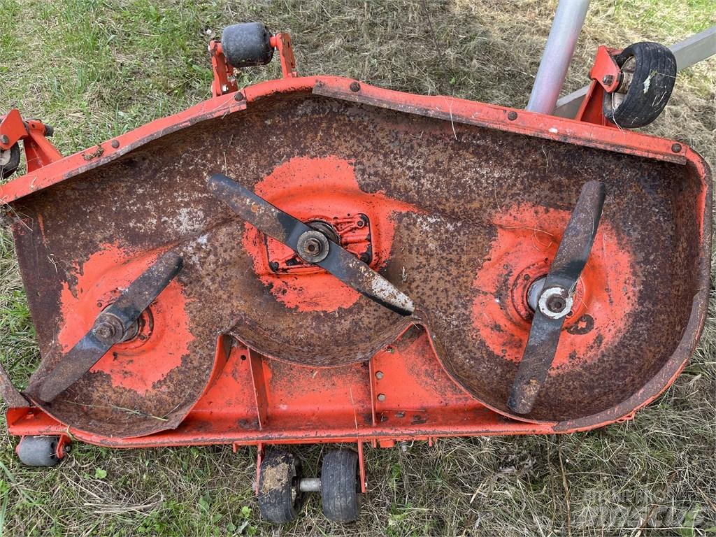 Kubota RCK 60-35 ST 装载牵引式割草机