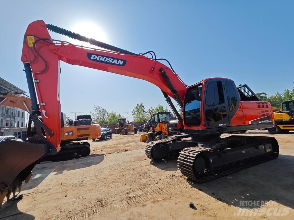 Doosan DX 225 LC 履带挖掘机