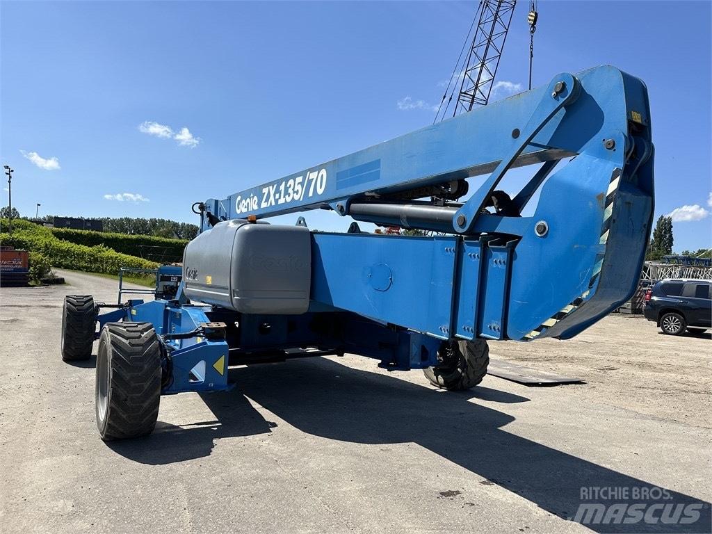 Genie ZX 135/70 曲臂高空工作平台