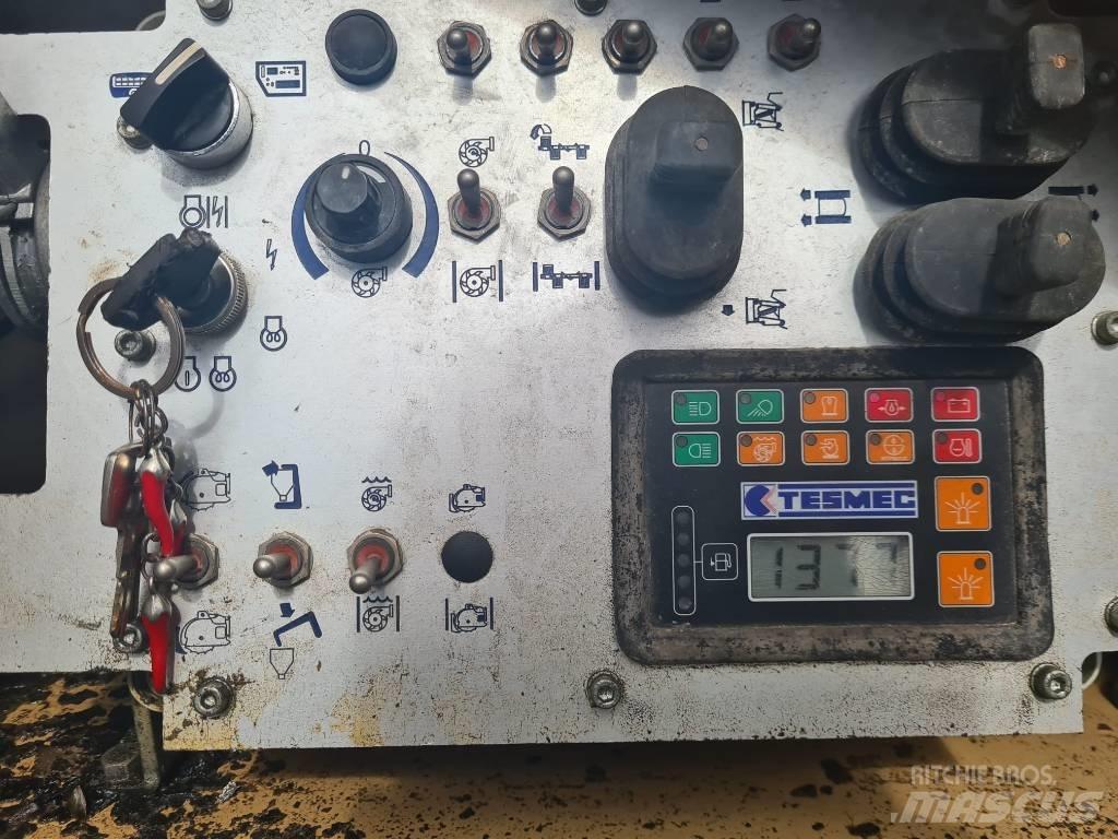 Tesmec 300 挖沟机