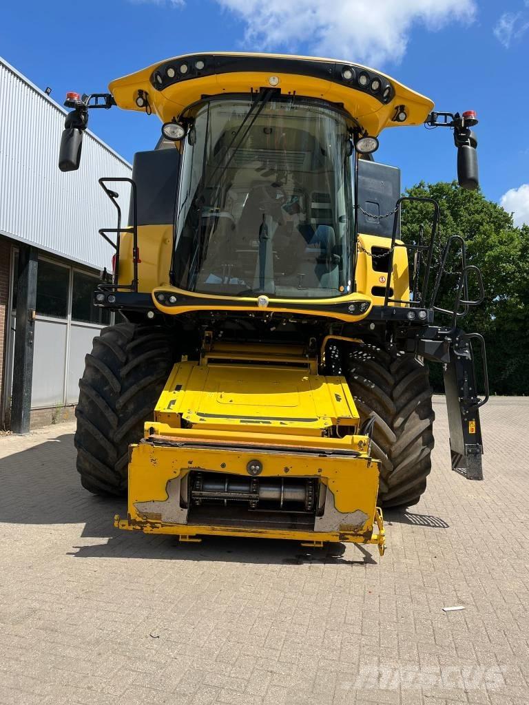 New Holland CR 8.80 联合收割机