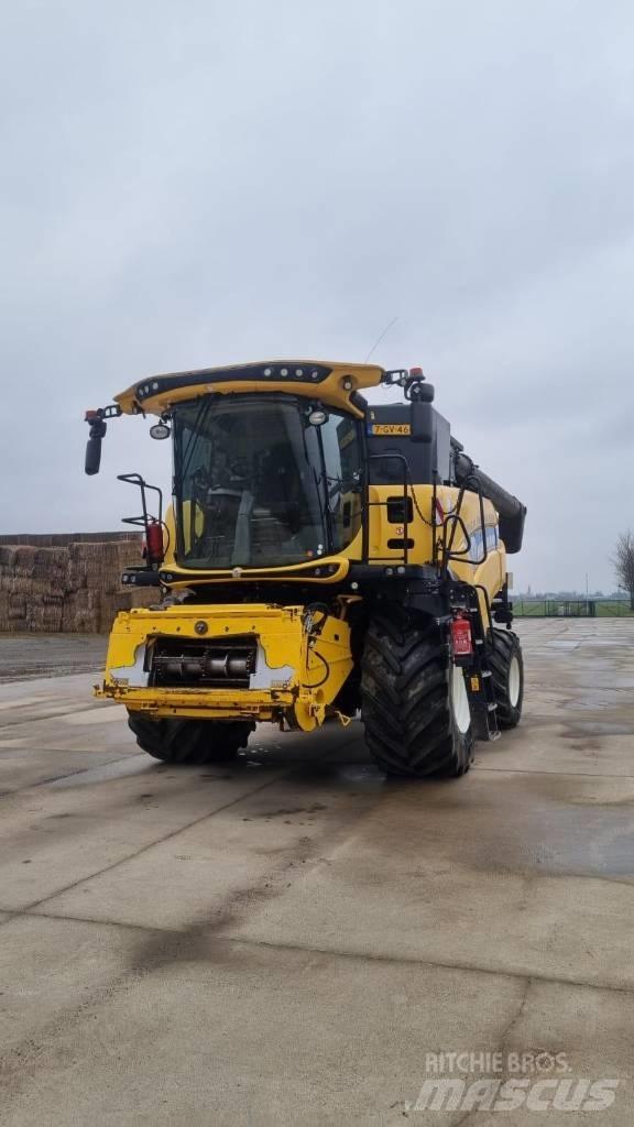 New Holland CR 8.80 联合收割机