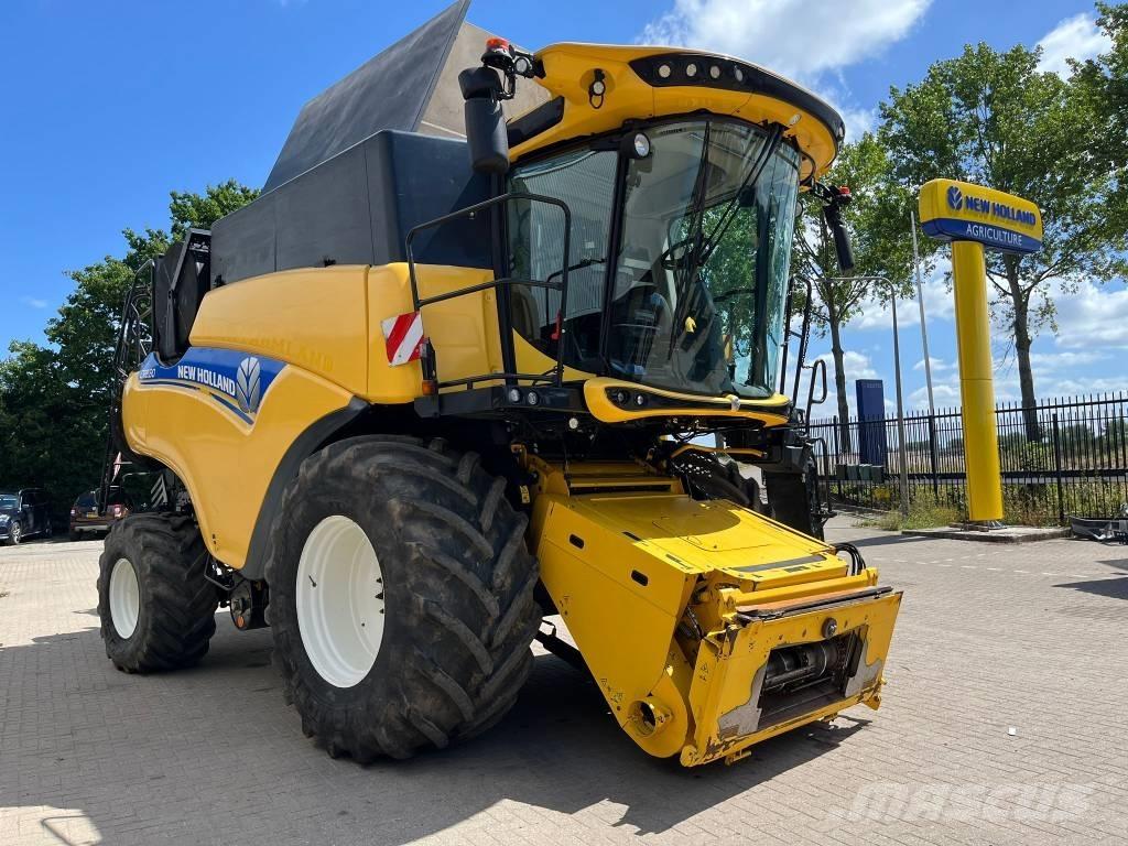 New Holland CR 8.80 联合收割机