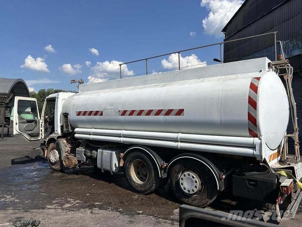 Renault 320 油罐车