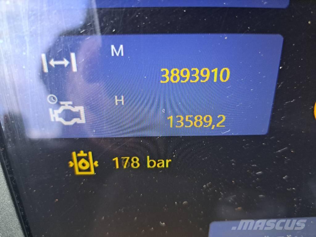 Komatsu 901xc 收割机