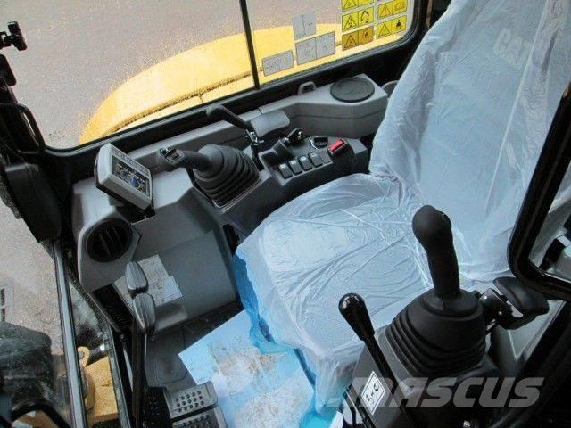 CAT 303.5 小型挖掘机