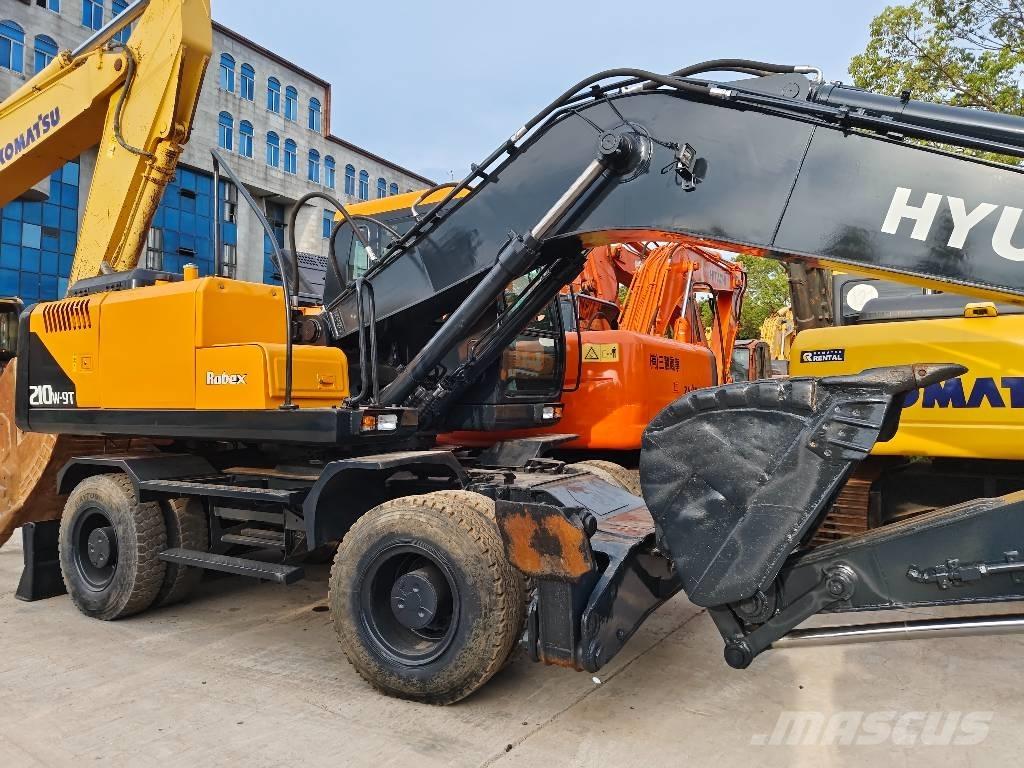 Hyundai R210W-9 轮式挖掘机