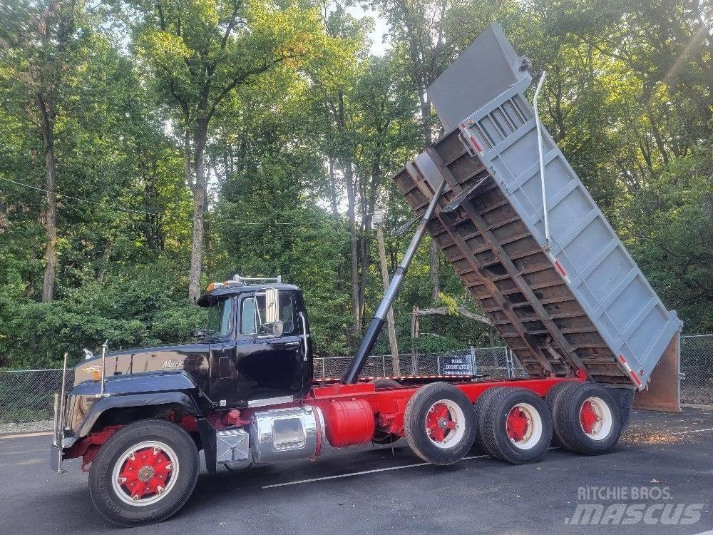 Mack RD688S 自卸式货车