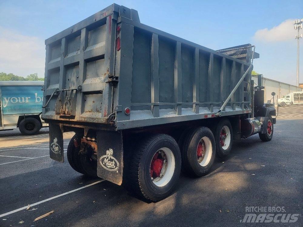 Mack RD688S 自卸式货车