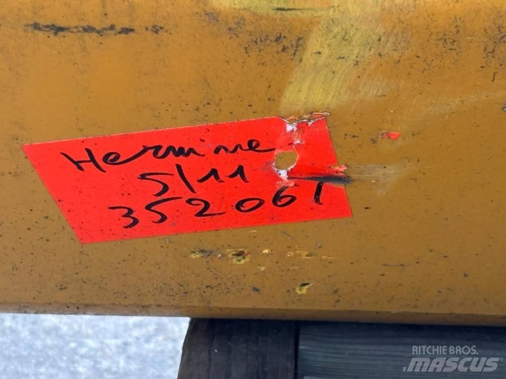 Volvo Tailgate 其他组件